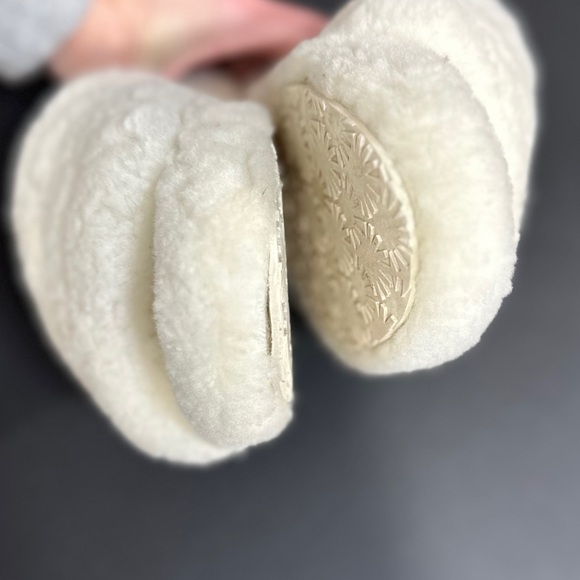 UGG Fluff Yeah Slides [S3122] - Picture 11 of 13